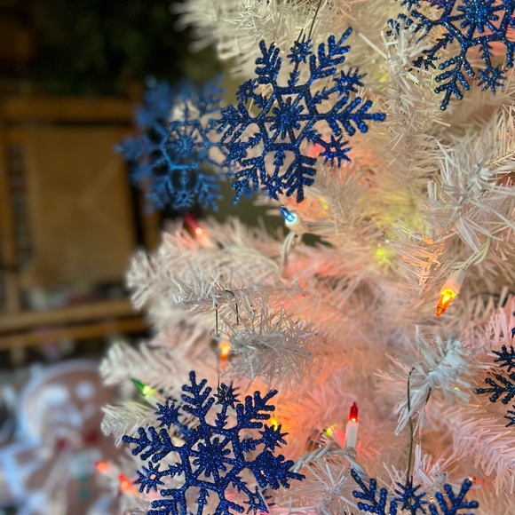 30 Christmas Blue Snowflake
Ornaments - Picture 7 of 8
